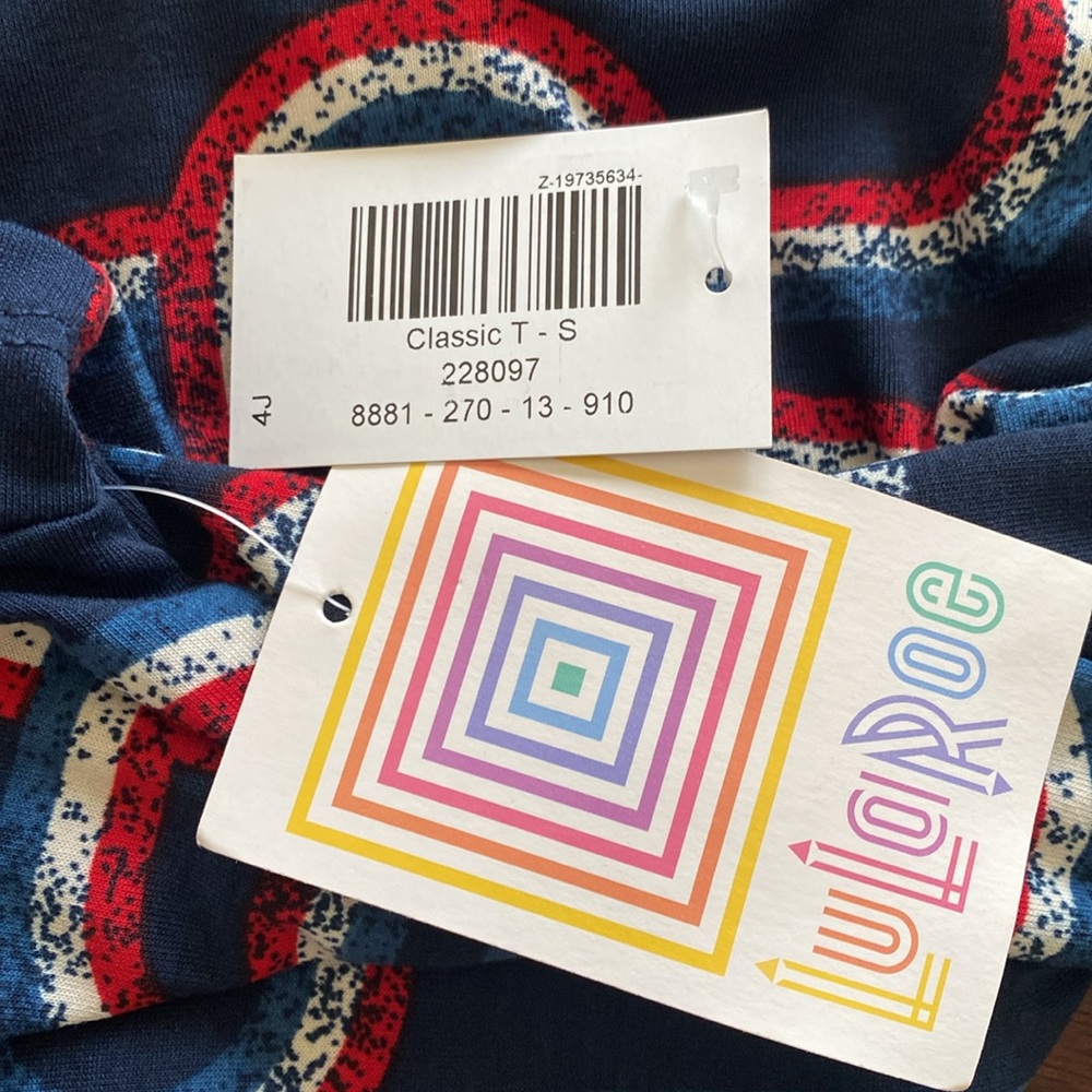 LuLaRoe “CLASSIC T” ROUND NECK SHORT SLEEVE TOP SIZE SMALL ❤️NWT💙 - Picture 10 of 11